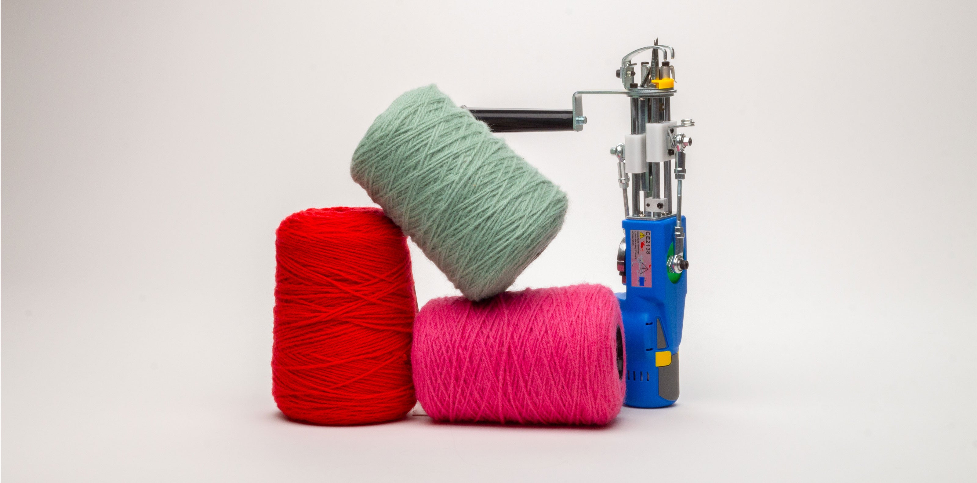 AK5 tufting machine with yarn – setup for rug making and textile art projects