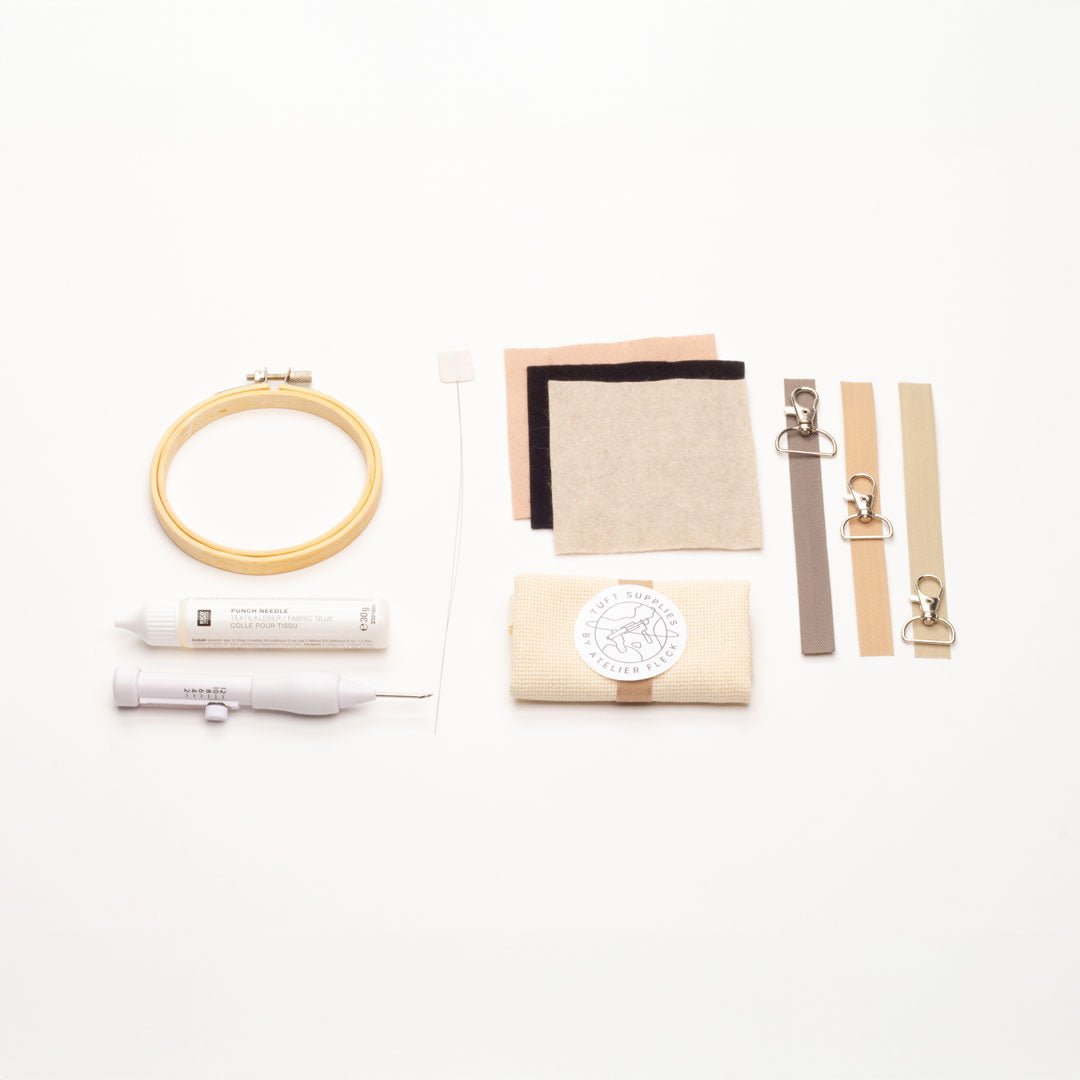 Punch needle keychain kit – includes yarn, fabric, and keychain hardware for DIY mini projects
Punch Needle Keychain Kit - Tuft Supplies GmbH