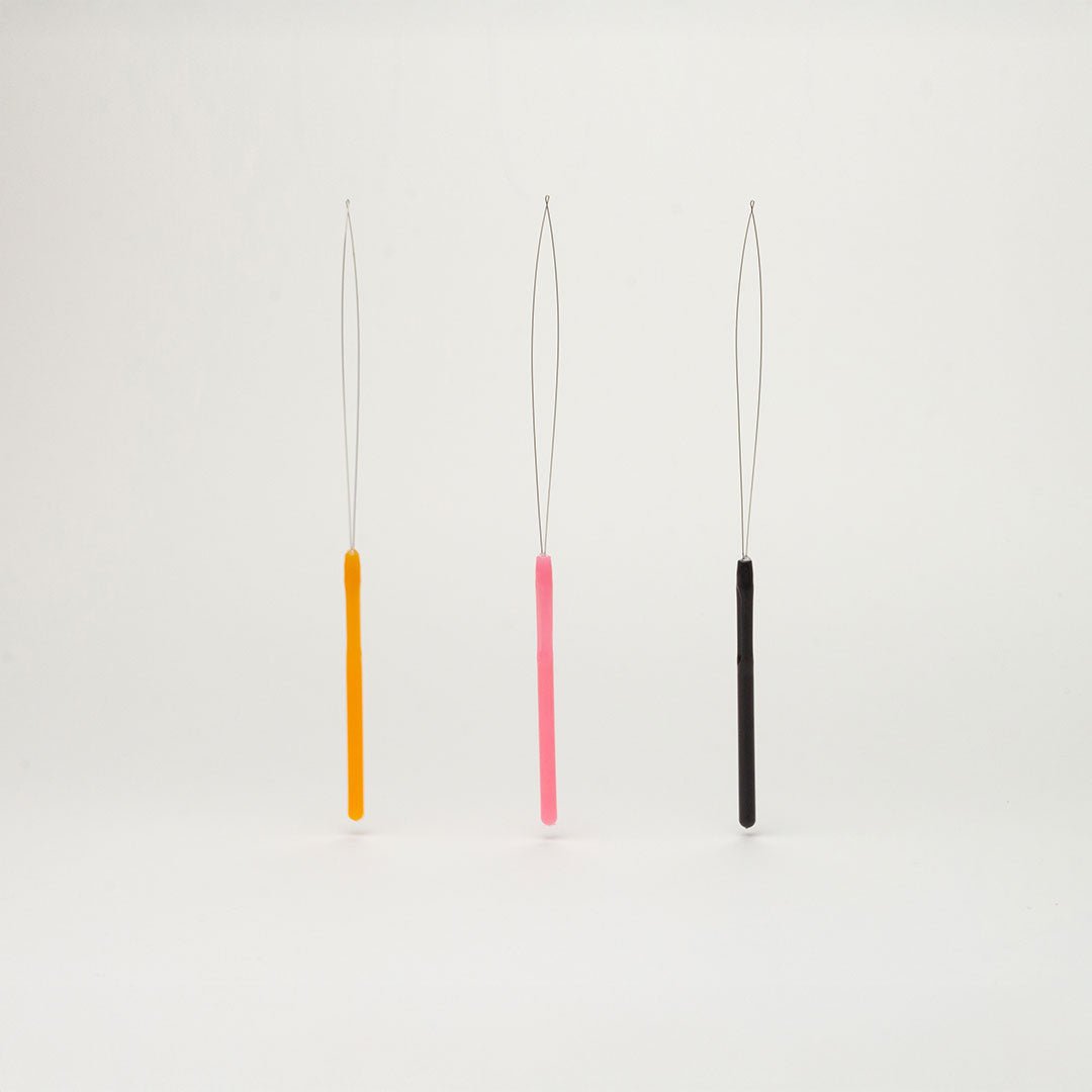 Tufting threaders – metal loop tools for threading yarn through tufting gun needles
Tuft Supplies GmbH